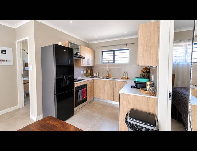 3 BEDROOM TOWNHOUSE FOR SALE IN ALBERTSDAL